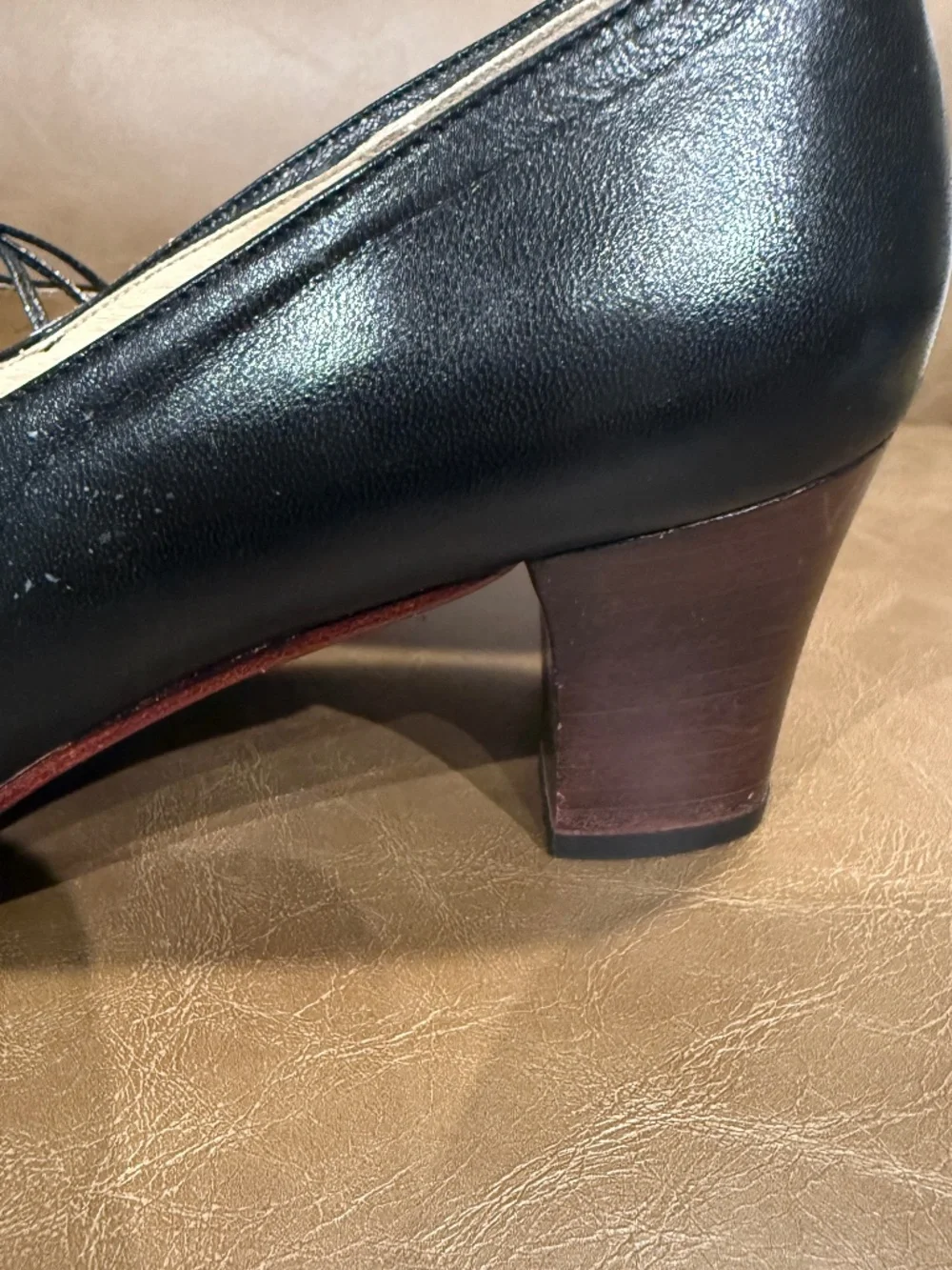Amalfi by Rangoni Italy Black Leather Kitten Heel Pumps 7.5A Vintage Chic